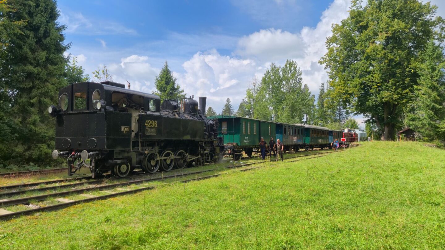 Historická súprava tisovskej zubačky s parným rušňom TIVc 4296