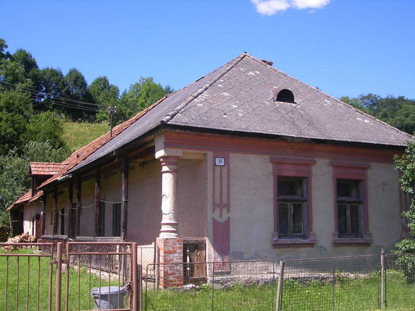 Starý dom v obci Pača v okrese Rožňava